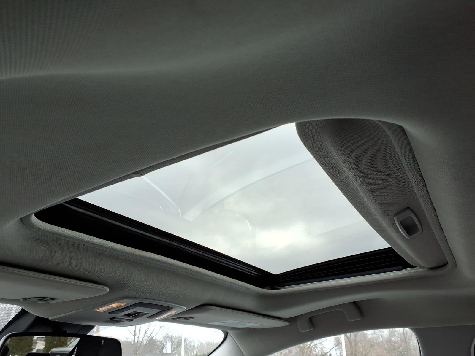 Used 2024 Toyota Sienna XLE image 5