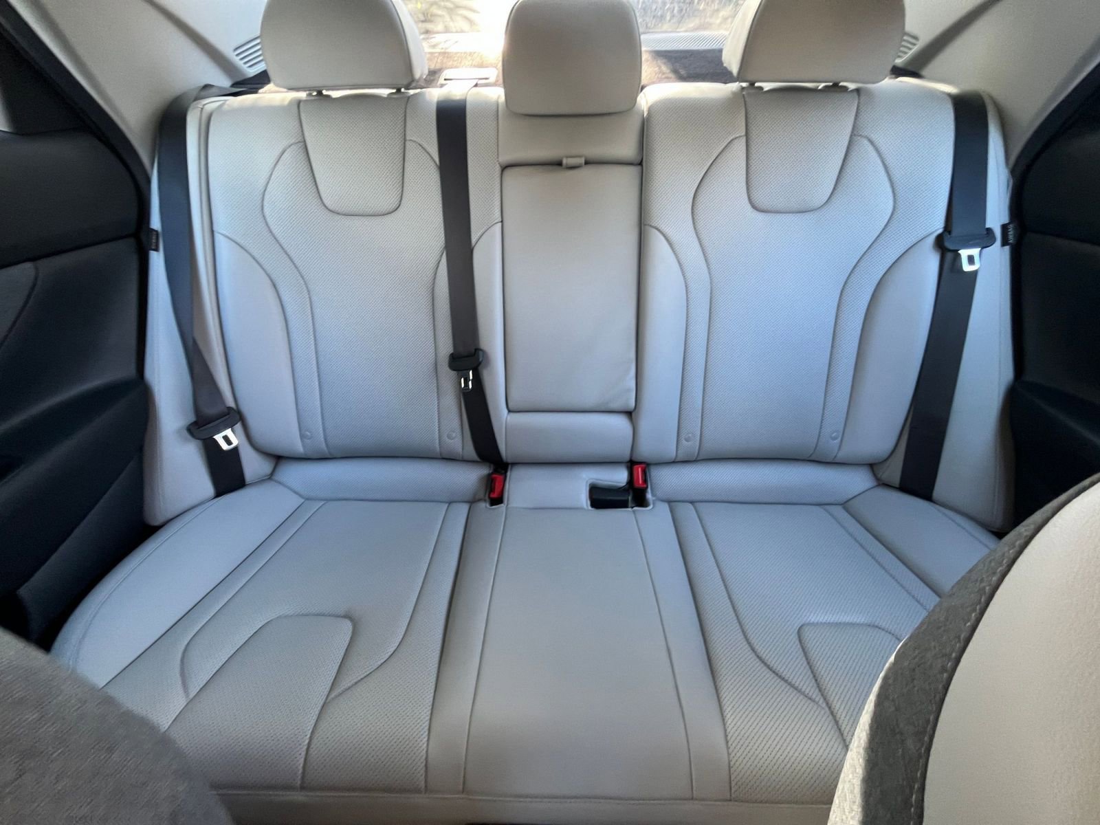 Used 2025 Hyundai Elantra Limited image 37