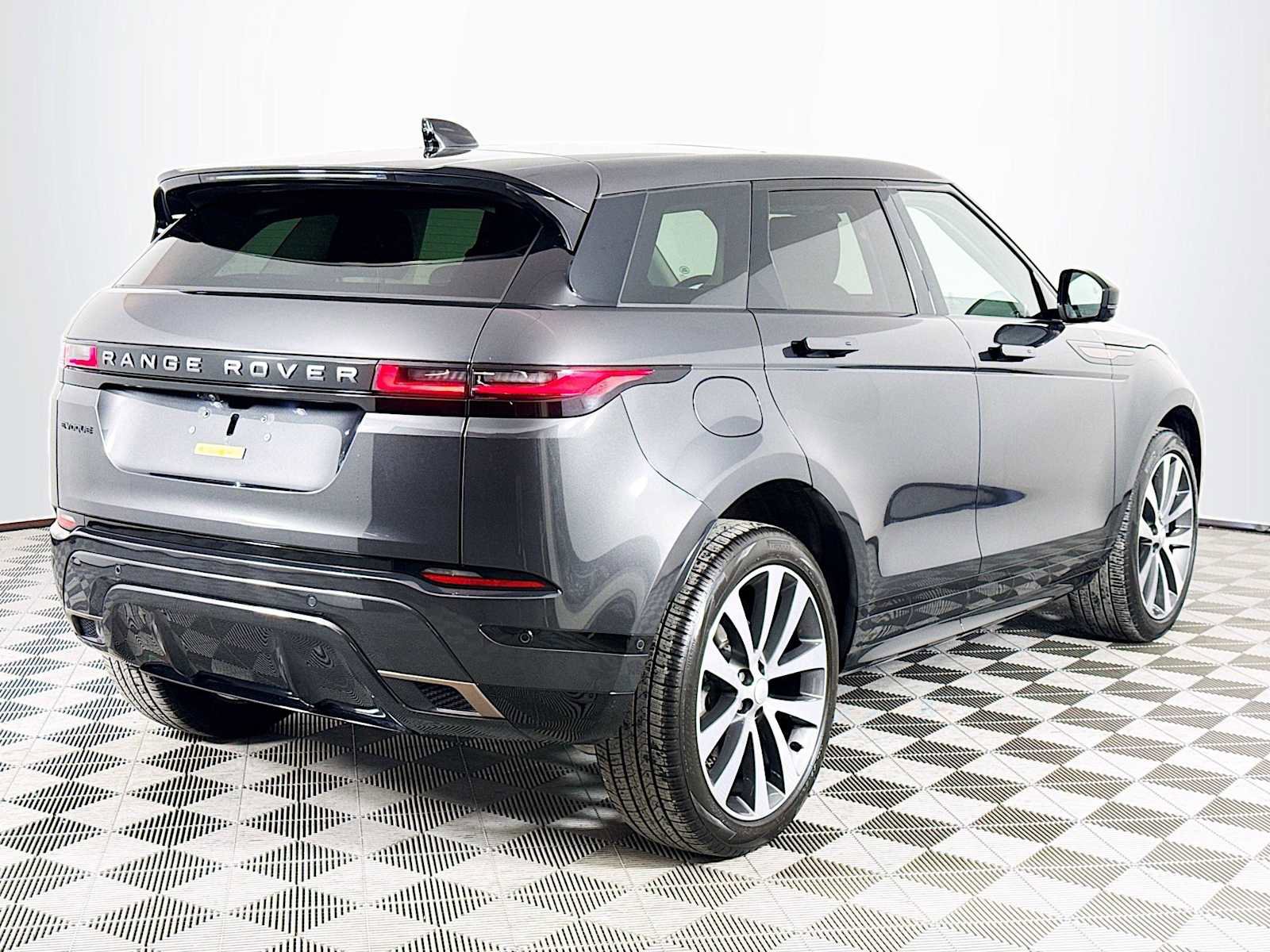 Used 2025 Land Rover Range Rover Evoque Dynamic SE AWD/4WD image 5