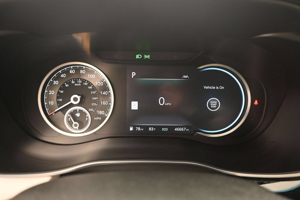 Used 2025 Genesis G70 2.5T RWD image 11