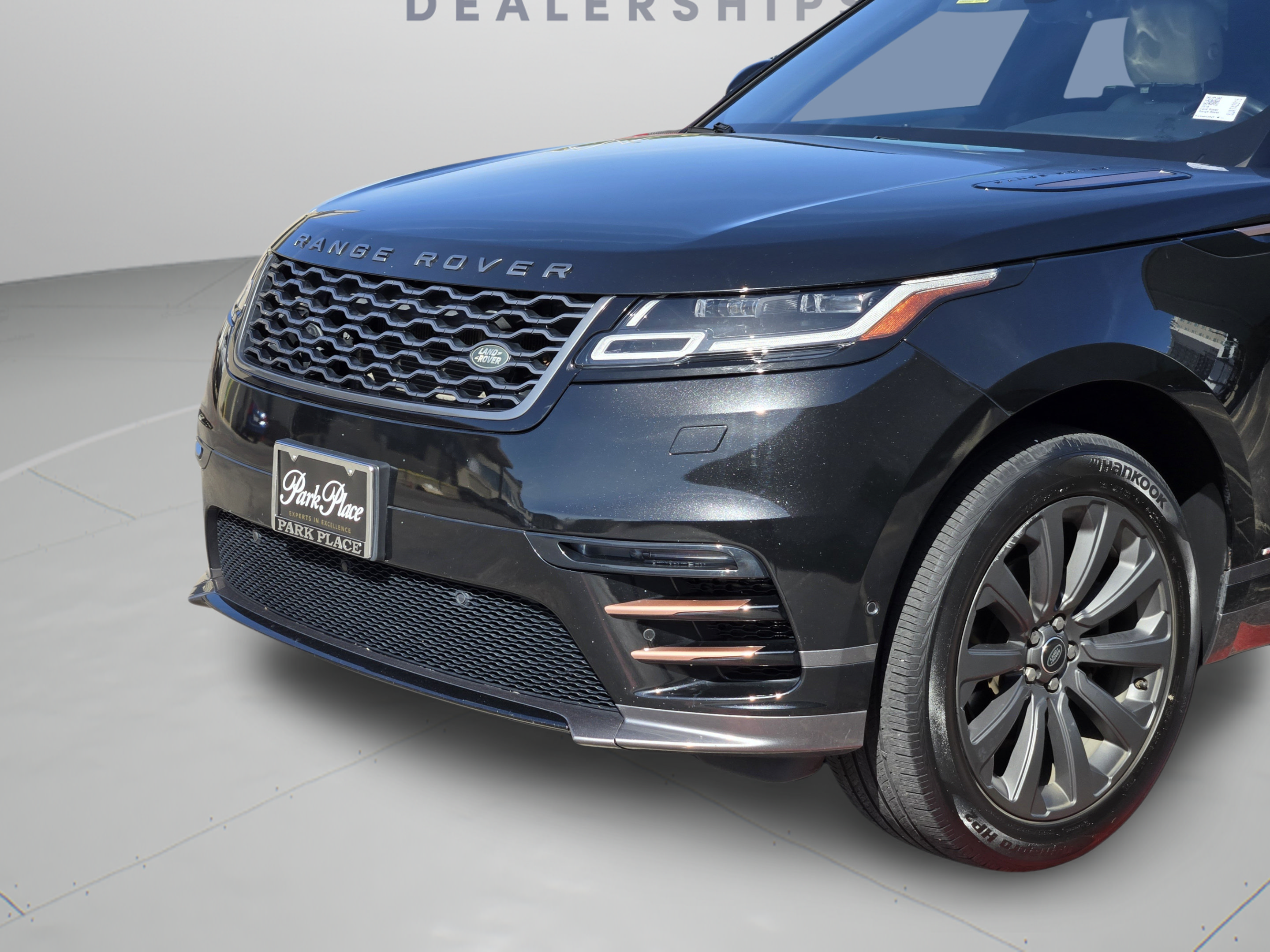 Used 2018 Land Rover Range Rover Velar R-Dynamic SE AWD/4WD image 31