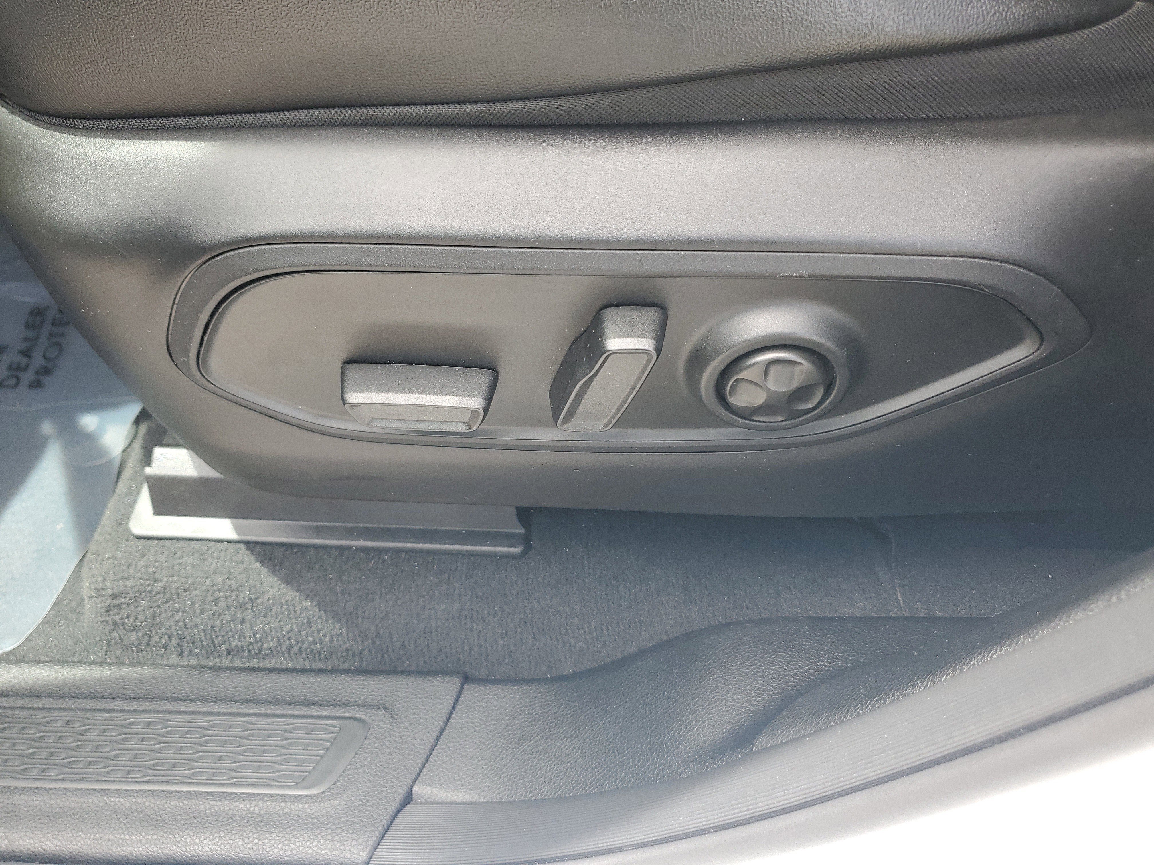 Used 2024 Jeep Grand Cherokee L Altitude image 13