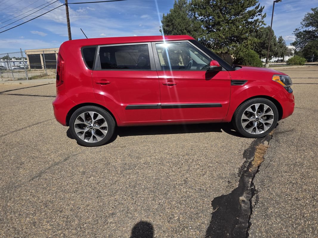 Used 2013 Kia Soul ! w/ Premium Pkg FWD image 6