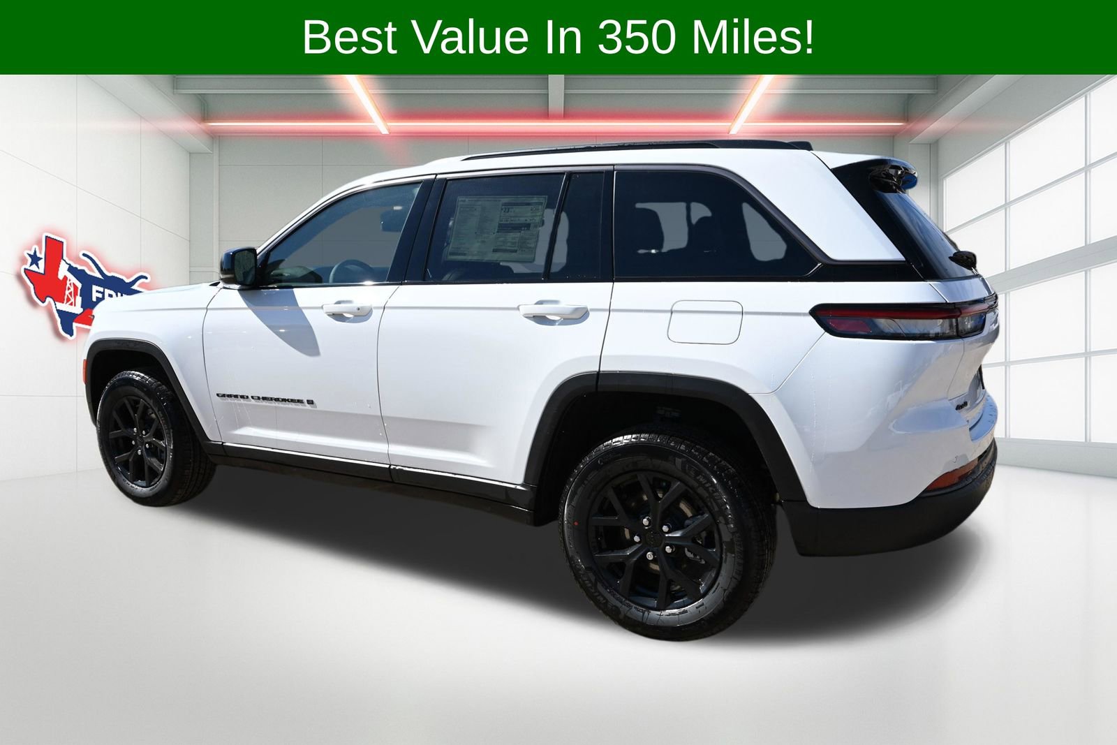 New 2026 Jeep Grand Cherokee Laredo image 2