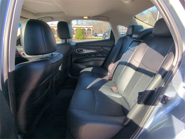 Used 2018 INFINITI Q70 Luxe image 26