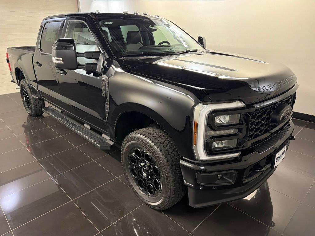 New 2026 Ford F250 Lariat w/ Black Appearance Package