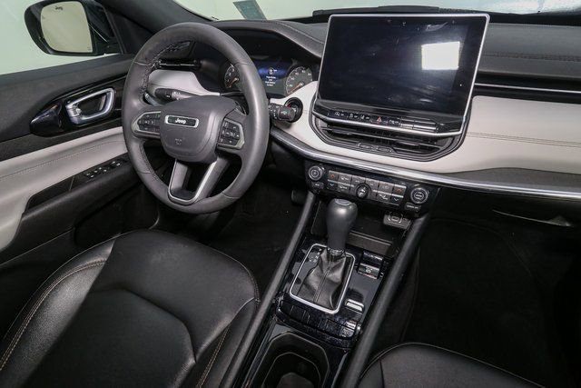 Used 2024 Jeep Compass Limited image 18