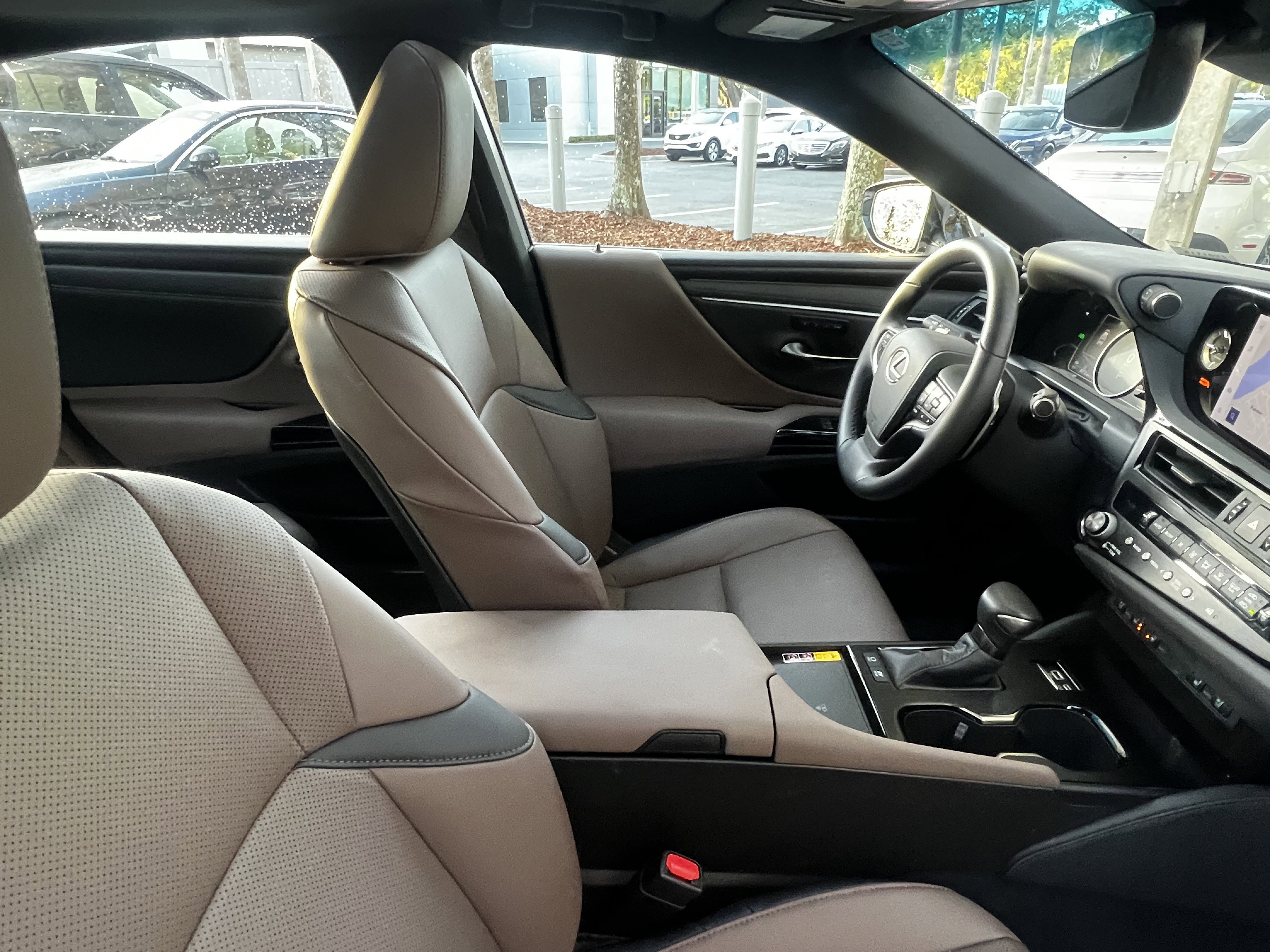 Used 2025 Lexus ES 300h w/ Premium Package image 46