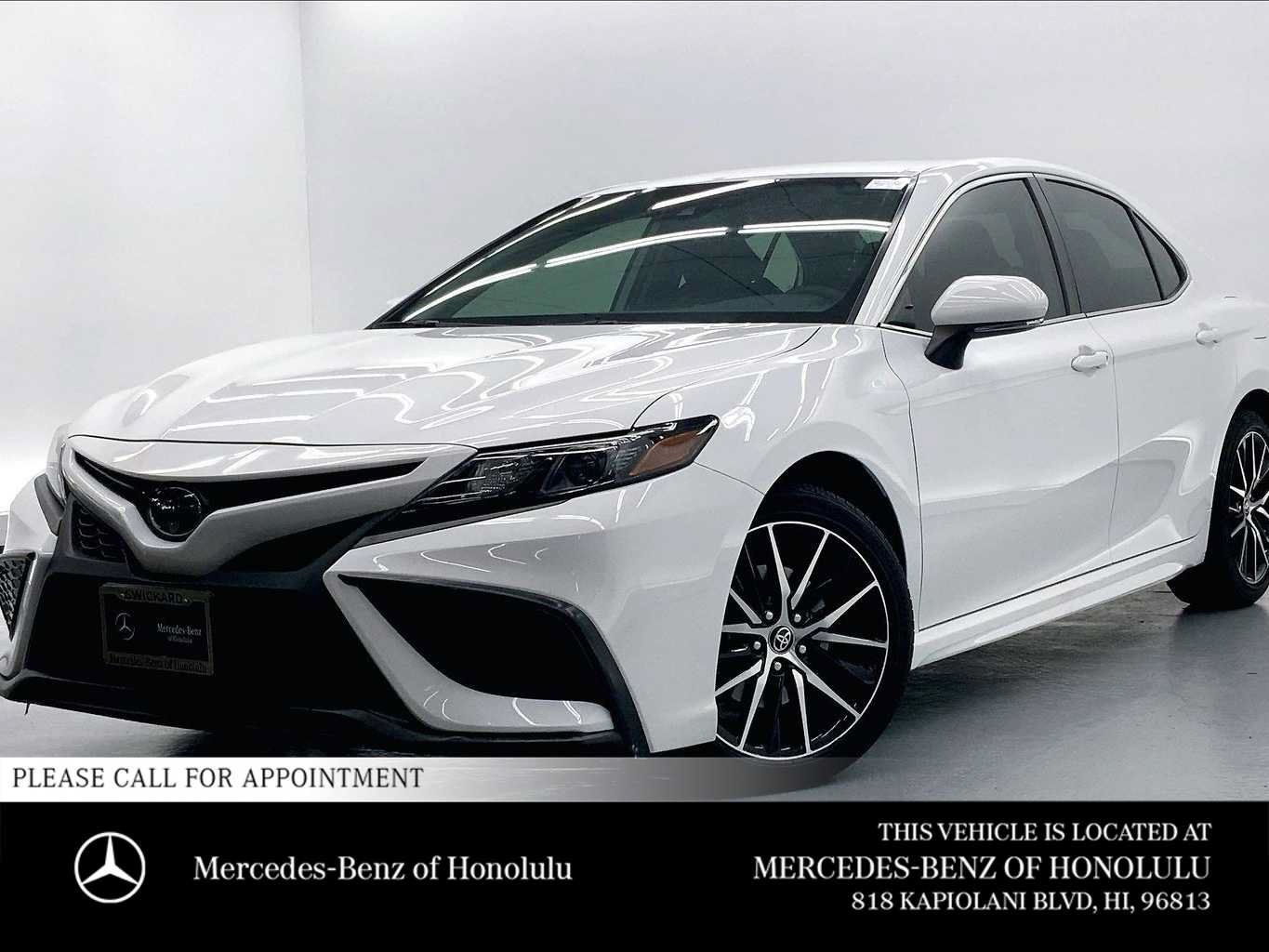 Used 2022 Toyota Camry SE FWD image 1