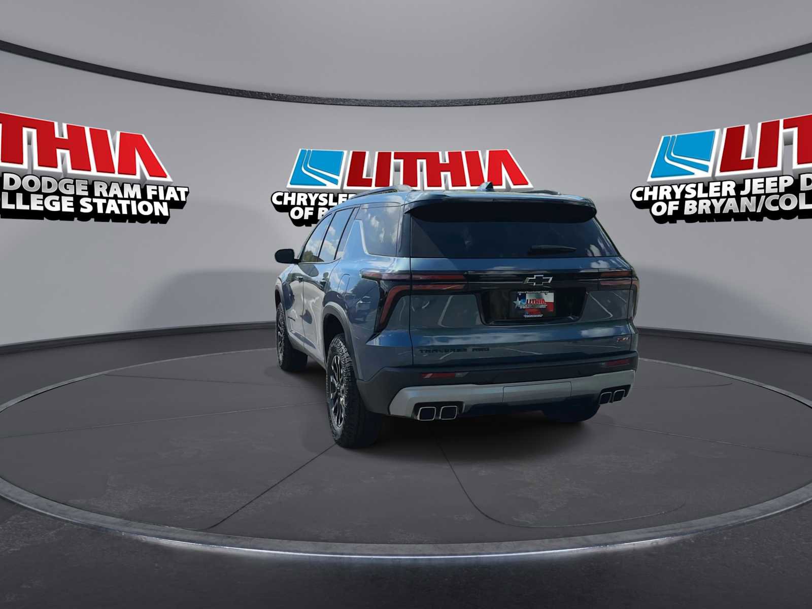 Used 2025 Chevrolet Traverse Z71 image 6