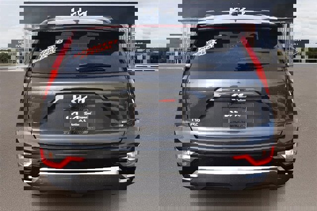 New 2025 Kia Niro EX Touring image 4