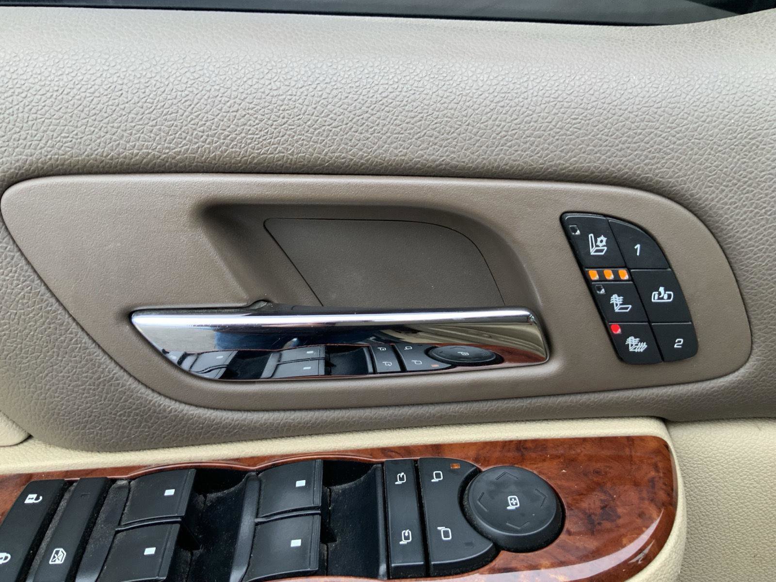 Used 2013 Chevrolet Avalanche LTZ image 26