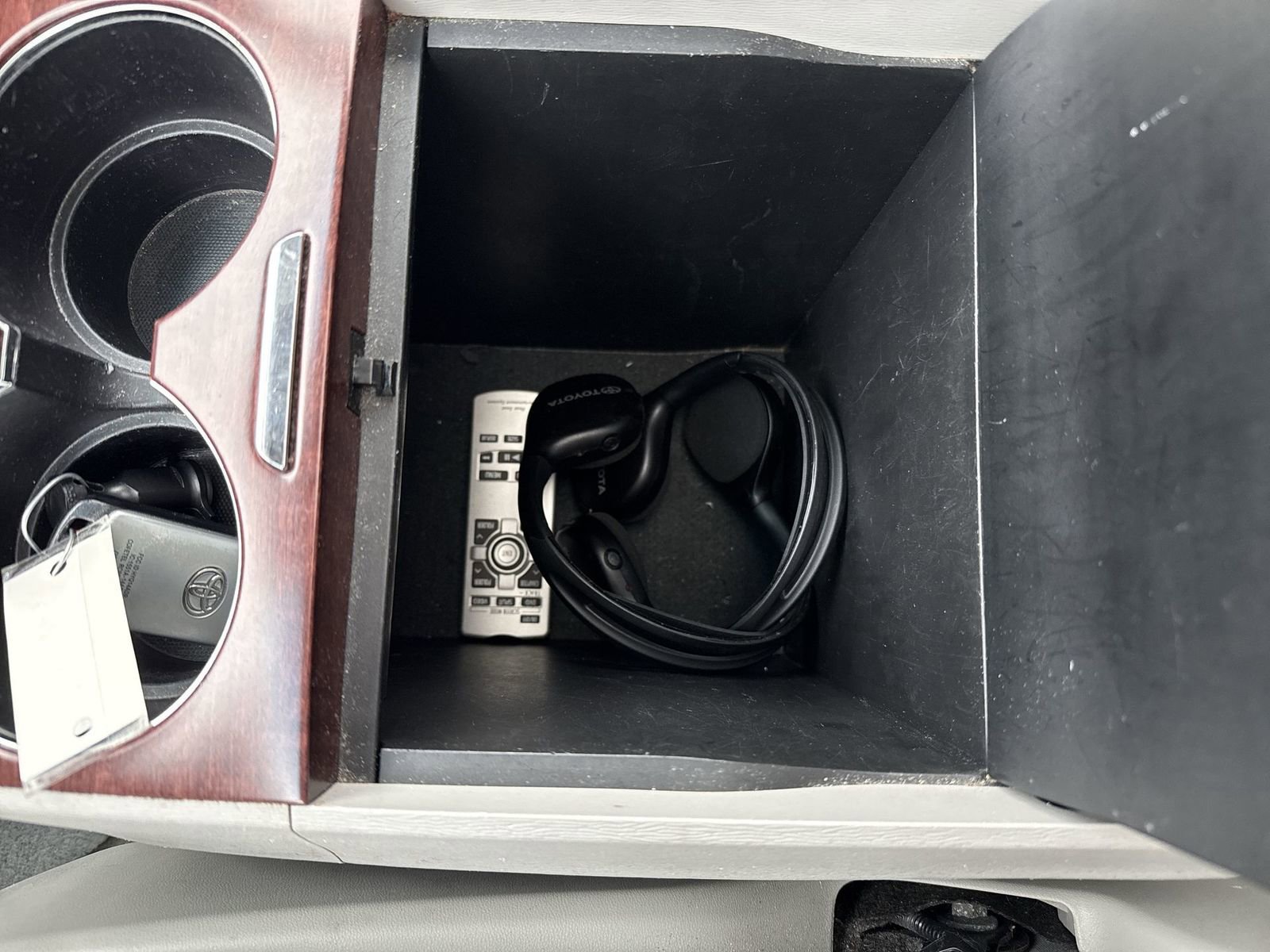 Used 2014 Toyota Sienna XLE image 22