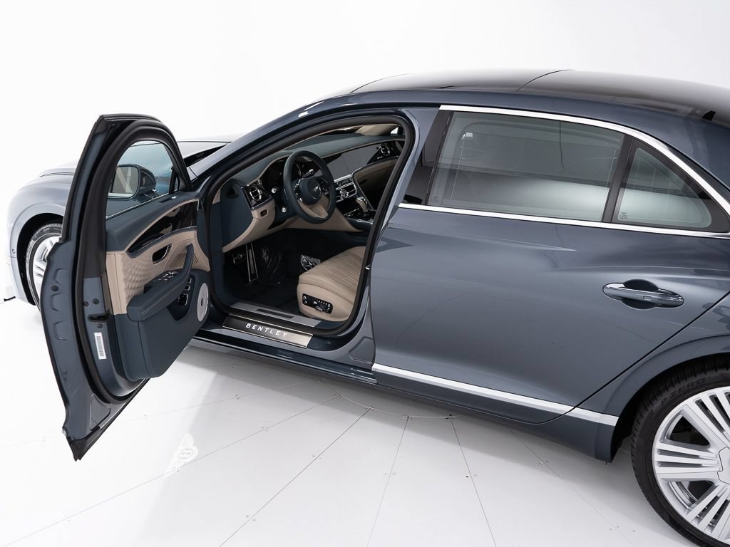 Used 2026 Bentley Flying Spur Plug-In Hybrid AWD/4WD image 9
