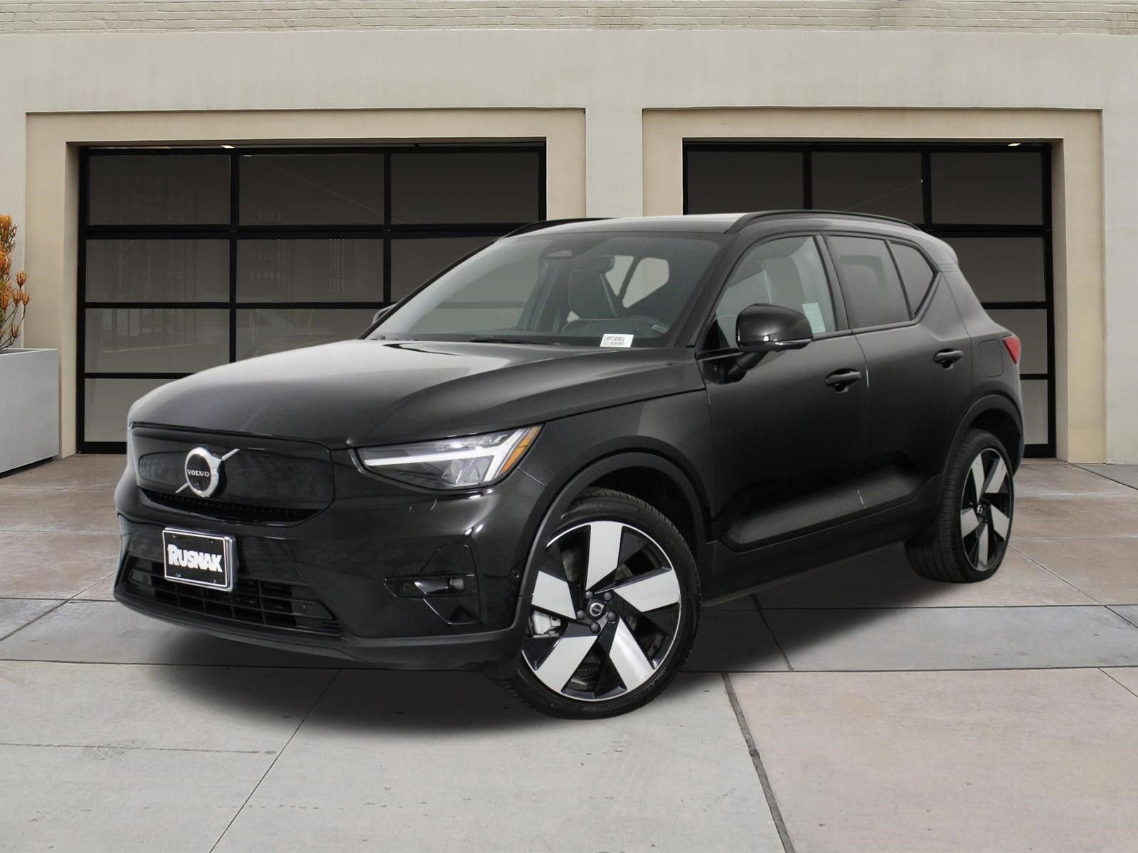 Certified 2023 Volvo XC40 Recharge Ultimate image 3
