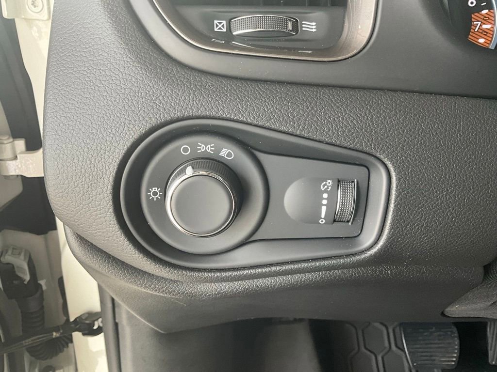 Used 2023 Jeep Renegade Latitude image 23