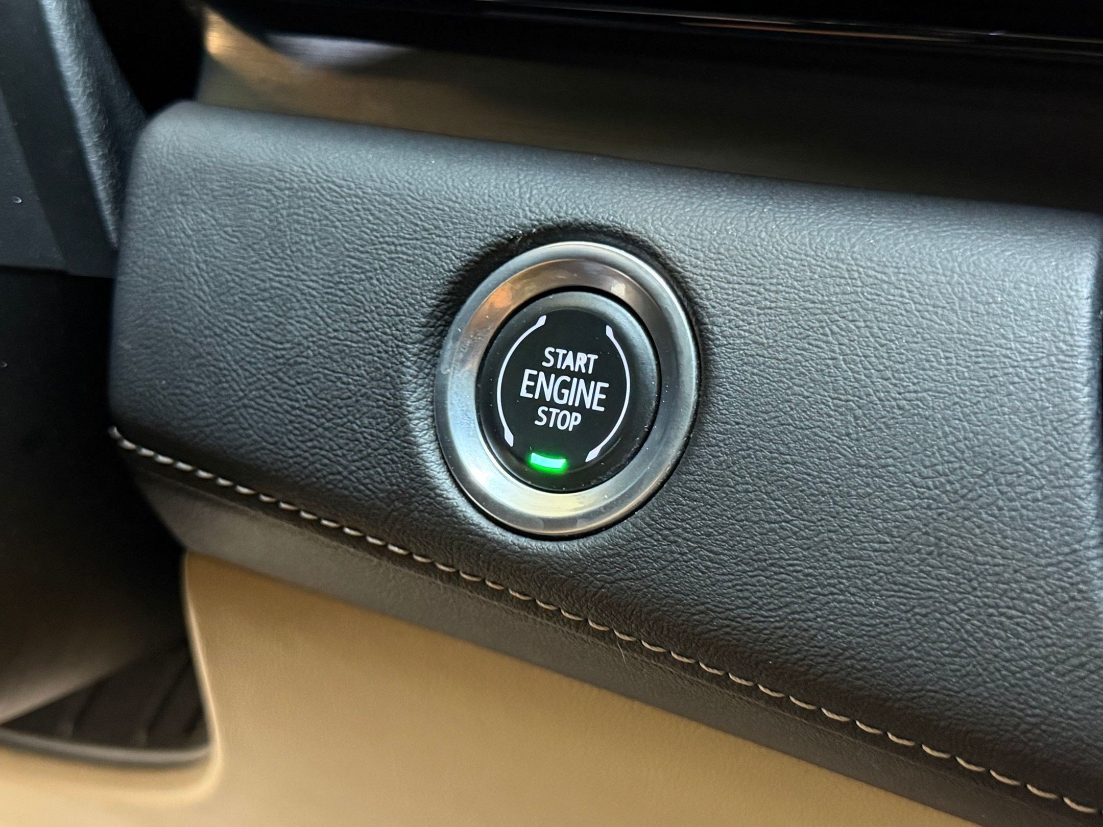 Used 2023 Cadillac Escalade Premium Luxury AWD/4WD image 15