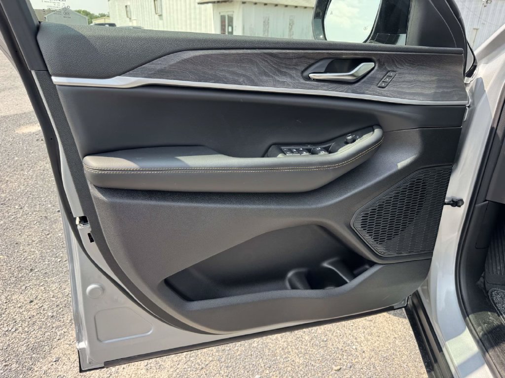 New 2026 Jeep Grand Cherokee Limited AWD/4WD image 25