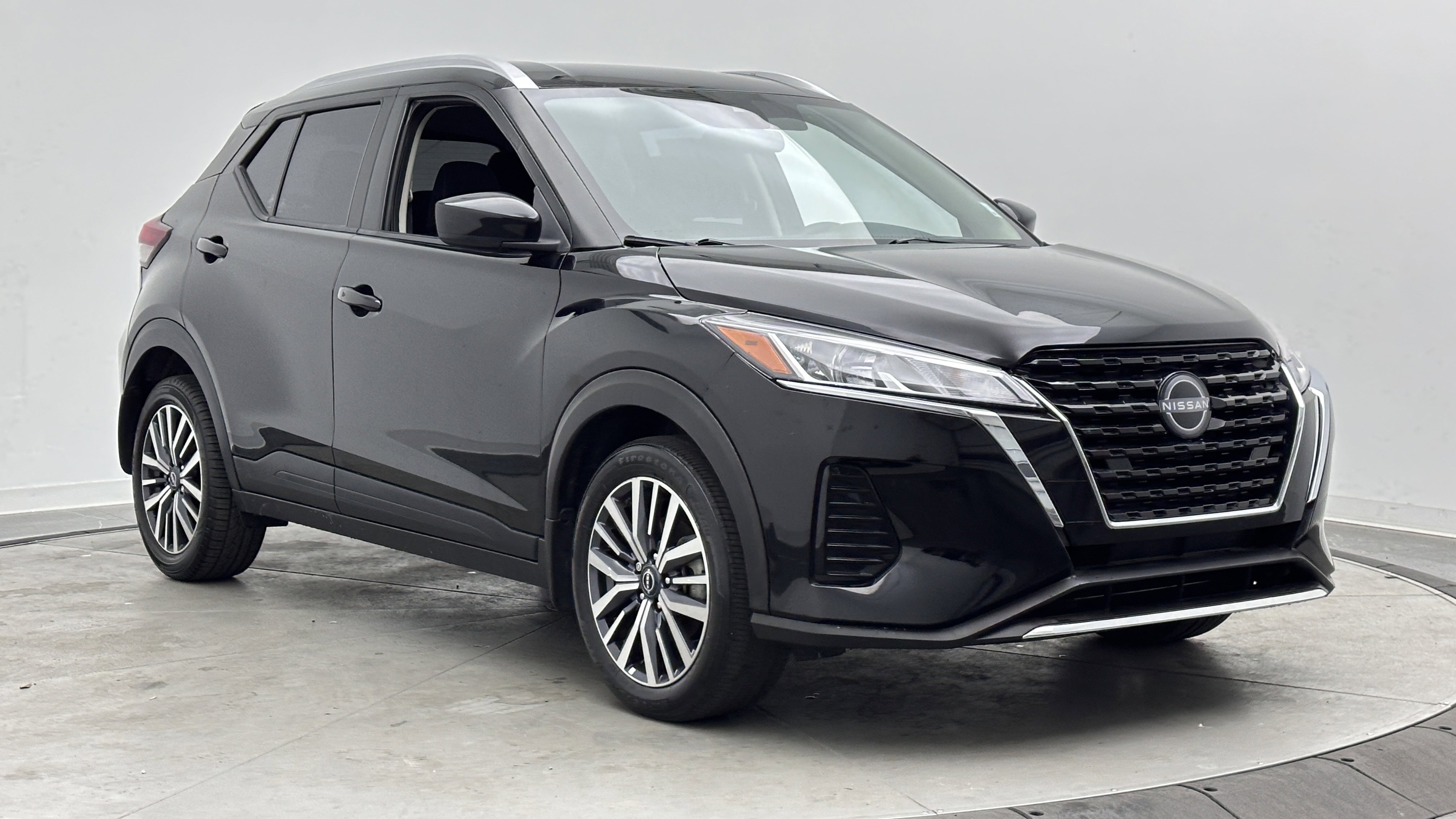 Used 2023 Nissan Kicks SV FWD image 3