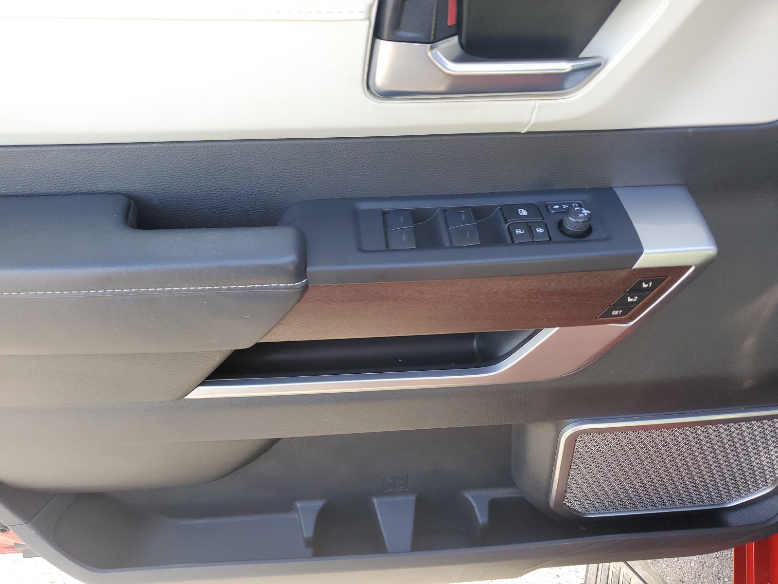Certified 2025 Toyota Sequoia Capstone AWD/4WD image 23