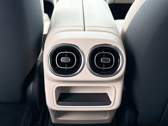 Used 2025 Mercedes-Benz GLC 300 4MATIC image 27