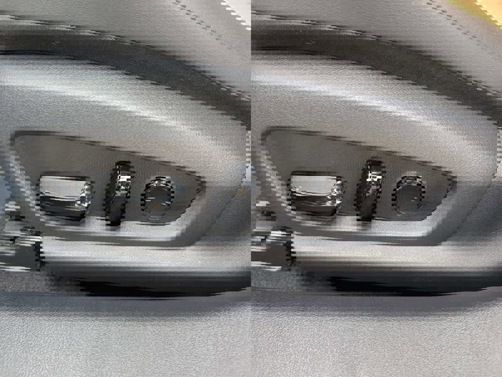 Used 2024 Lexus ES 350 w/ Premium Package image 19