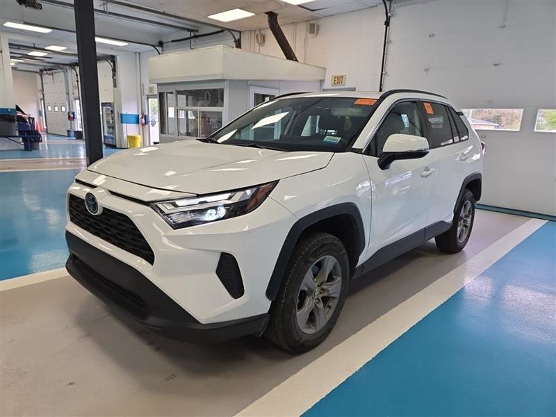Used 2023 Toyota RAV4 XLE w/ Convenience Package AWD/4WD image 4