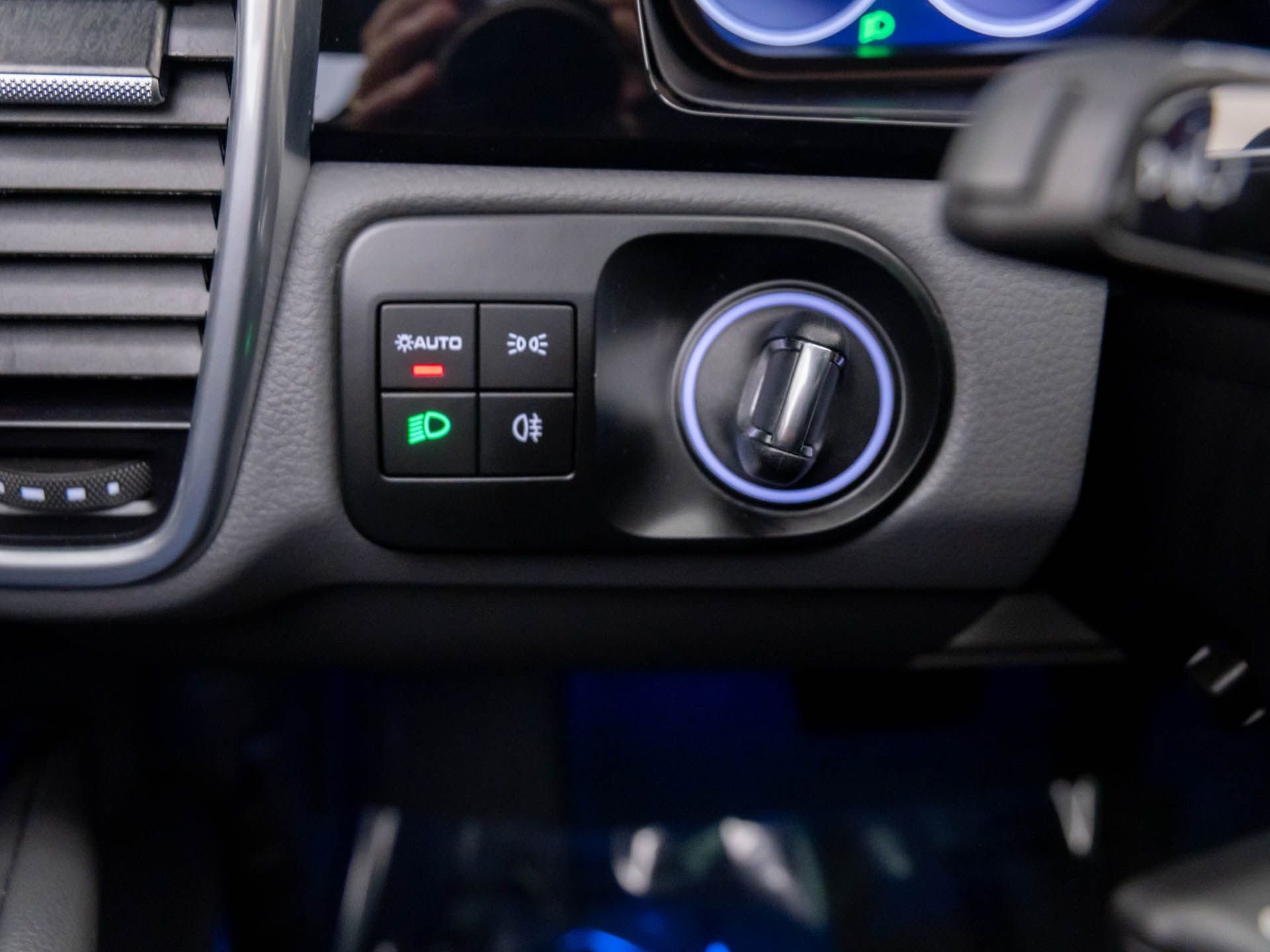 Certified 2022 Porsche Cayenne Platinum Edition image 23