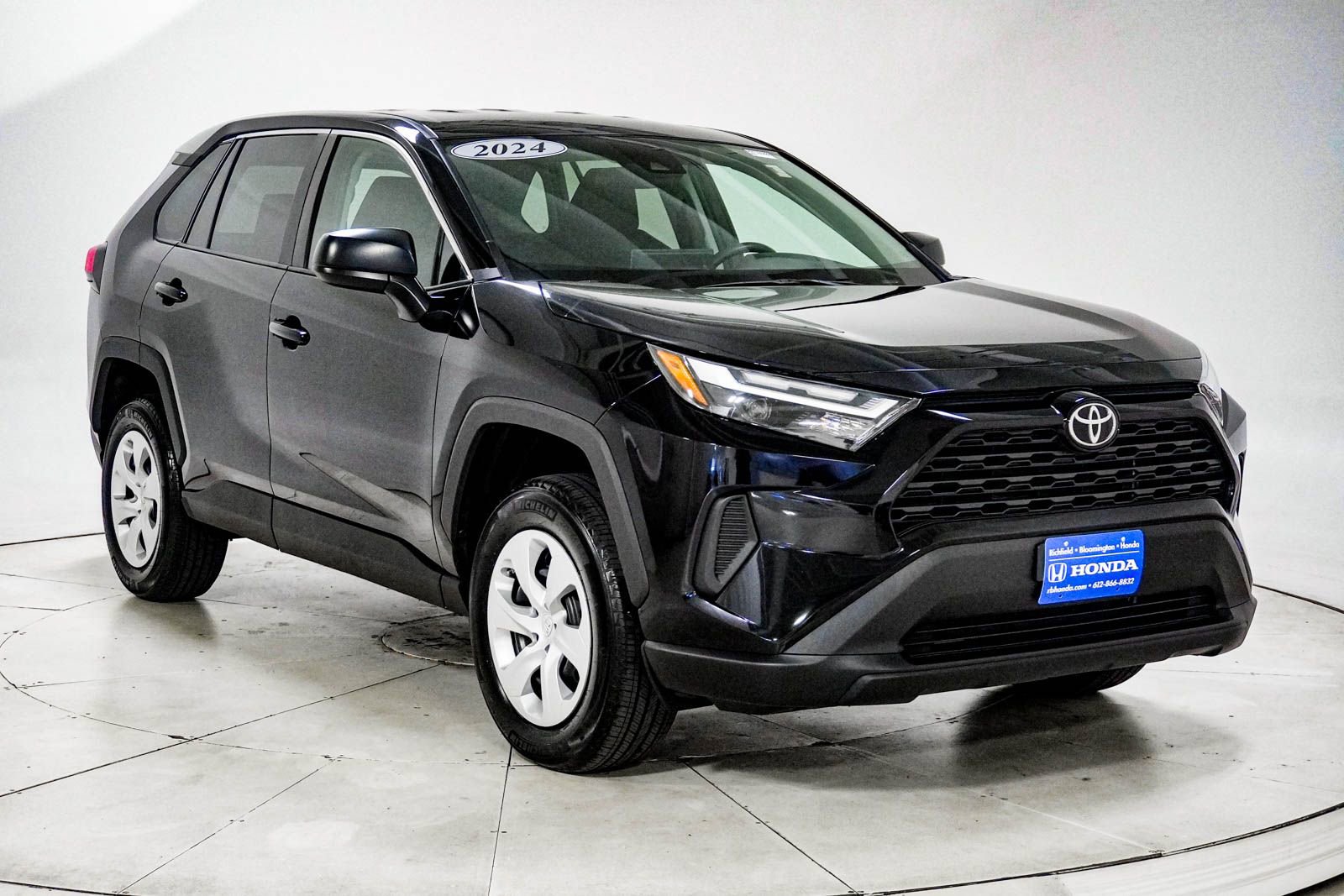 Used 2024 Toyota RAV4 LE AWD/4WD image 14