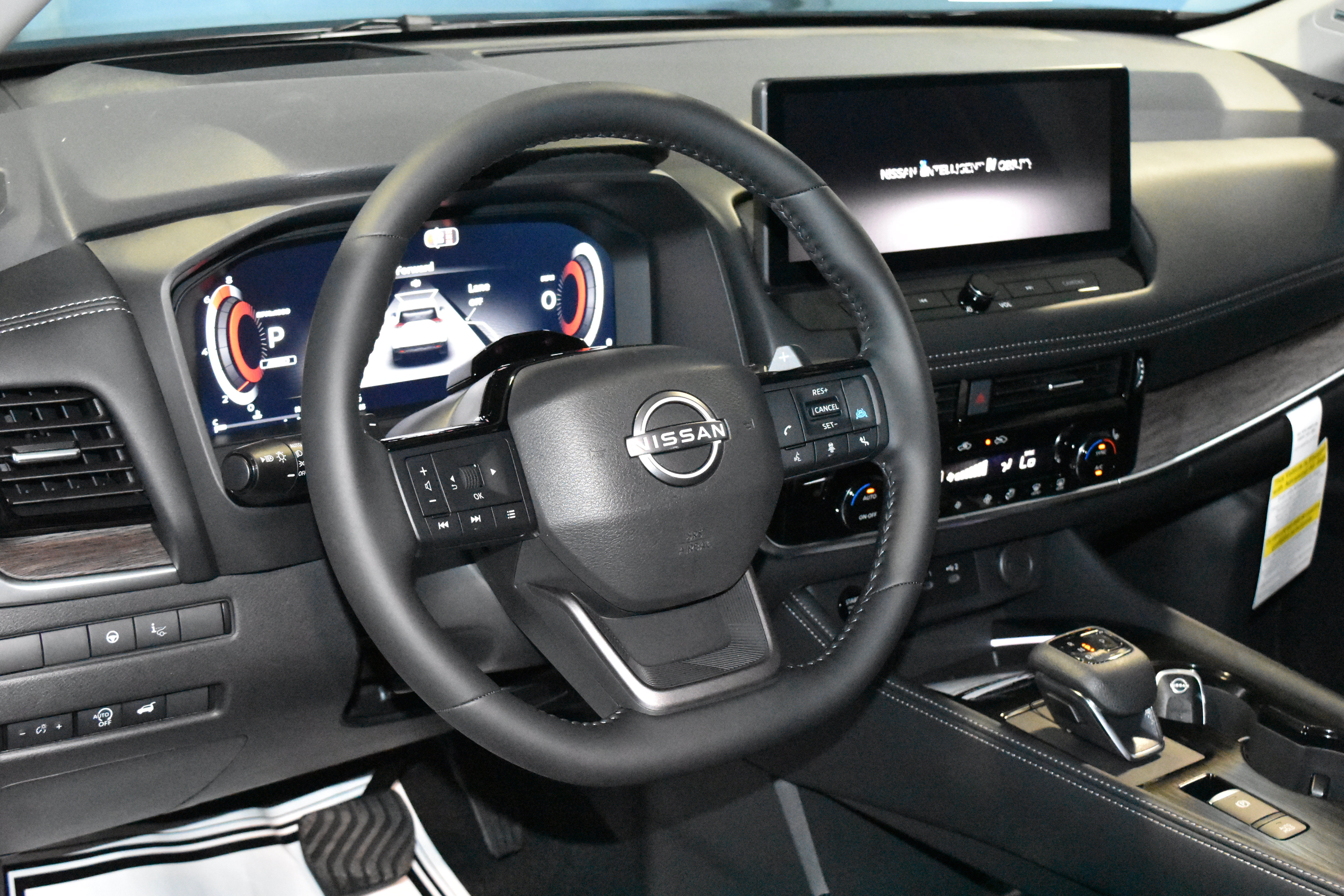 New 2026 Nissan Rogue Platinum w/ Tech Package AWD/4WD image 2