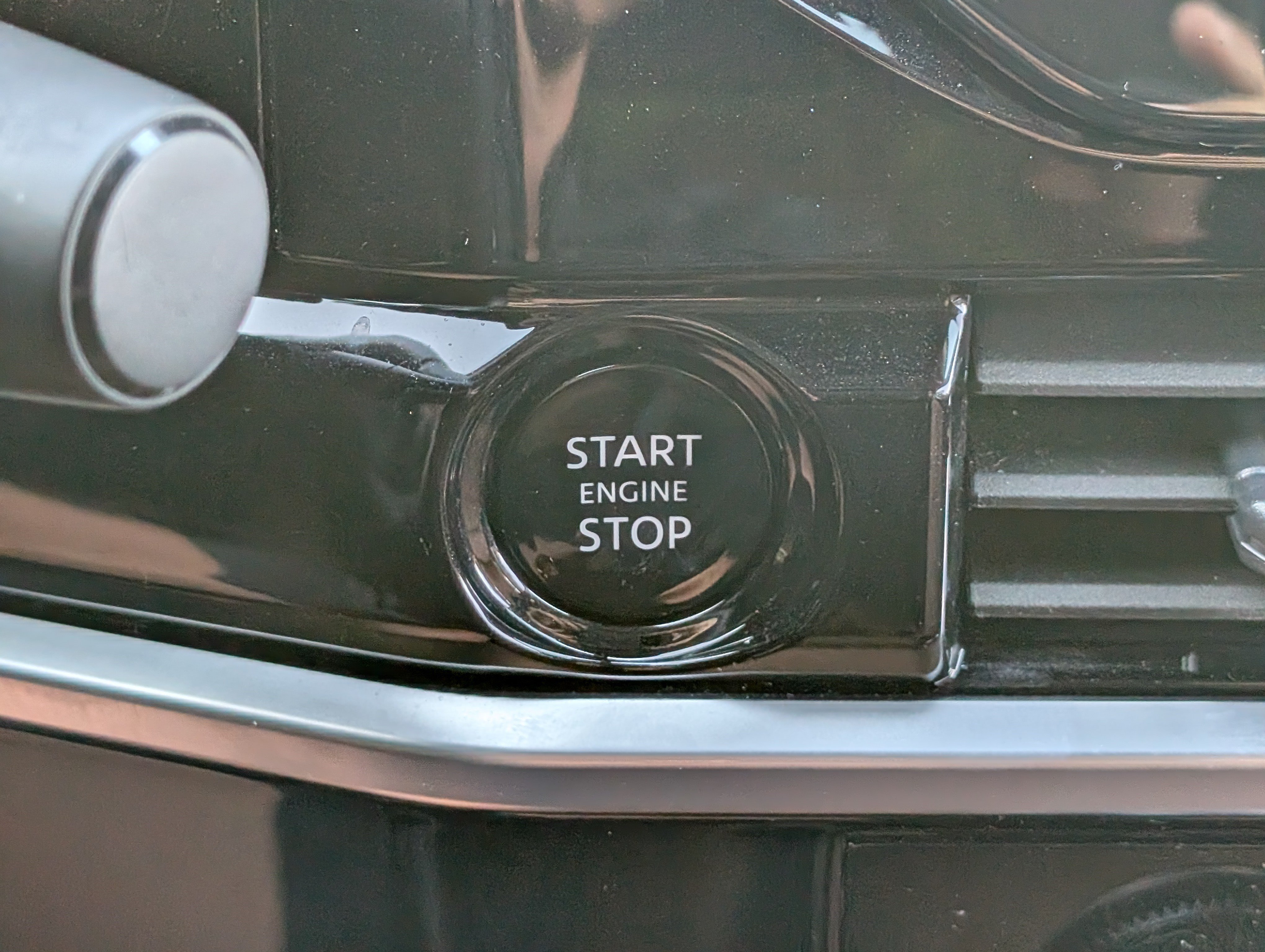 Used 2025 Nissan Pathfinder Platinum FWD image 36