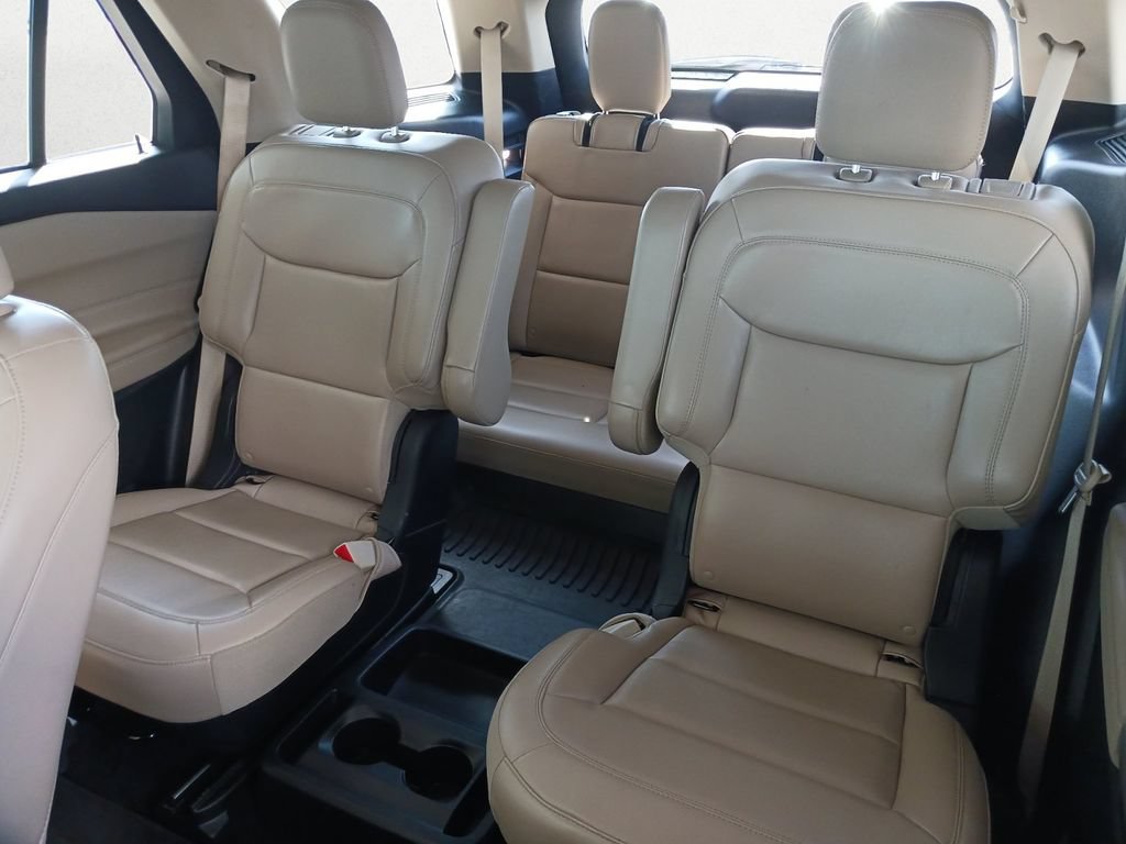 Used 2021 Ford Explorer XLT w/ Equipment Group 202A RWD image 9