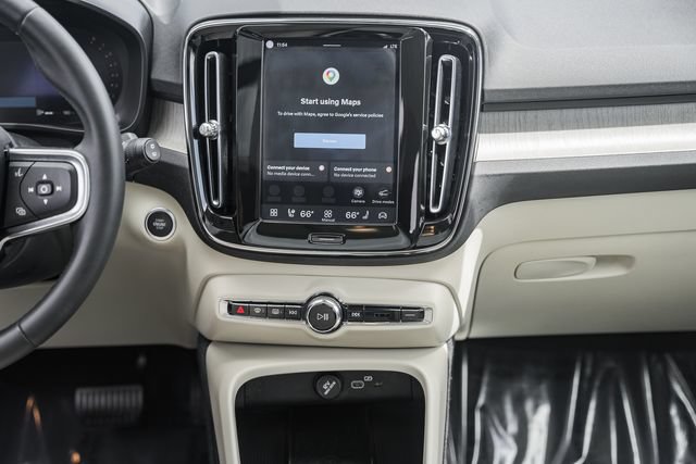 Certified 2023 Volvo XC40 B5 Ultimate w/ Protection Package Premier AWD/4WD image 24