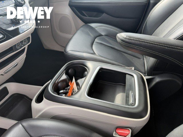 Used 2023 Chrysler Pacifica Touring-L FWD image 21
