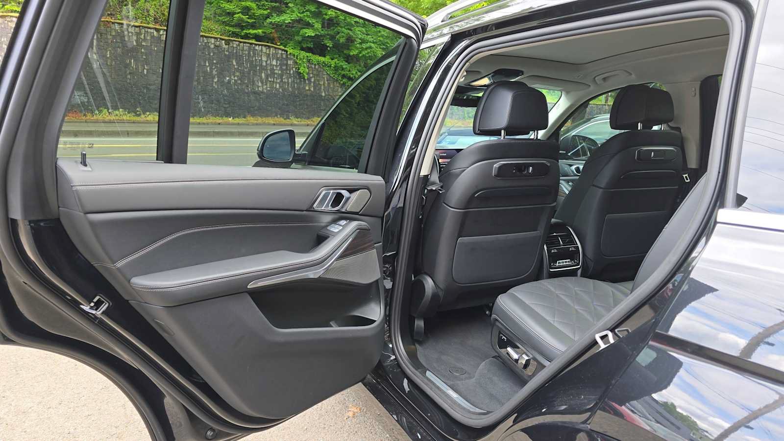 Used 2025 BMW X7 xDrive40i w/ Premium Package AWD/4WD image 15