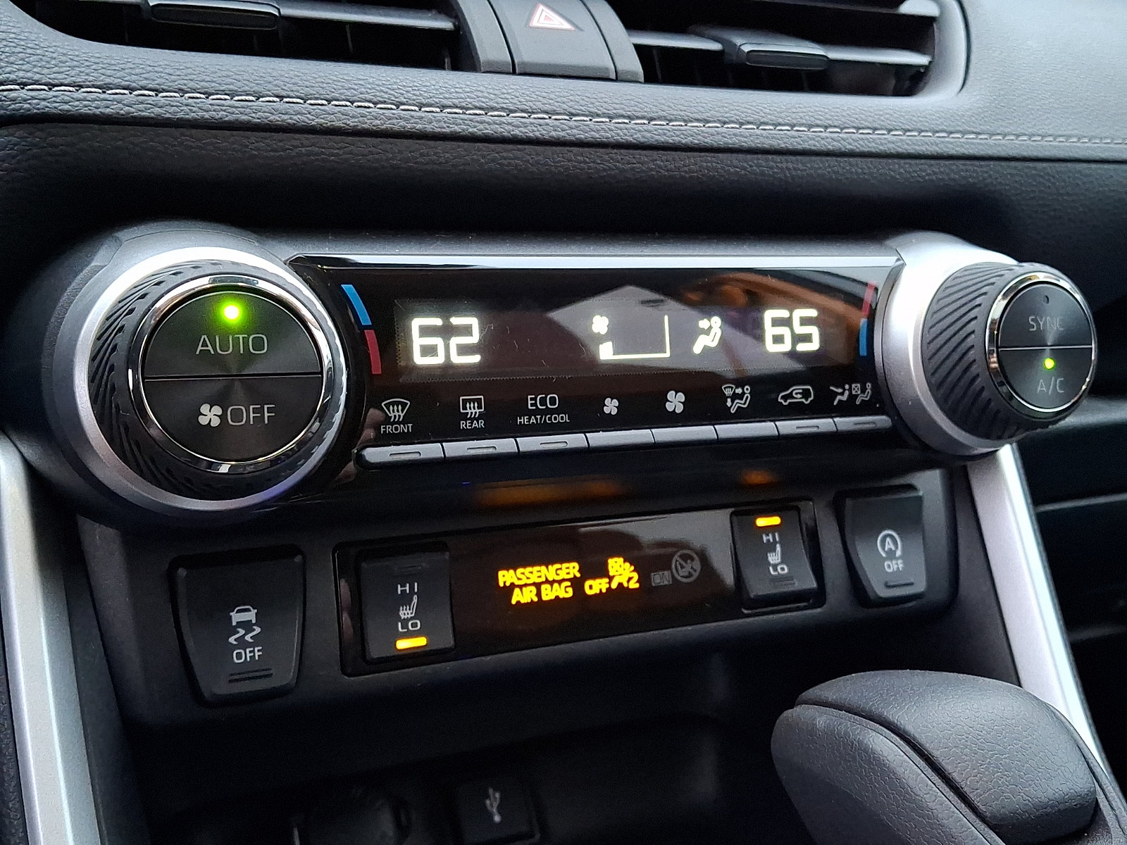 Used 2022 Toyota RAV4 XLE w/ Convenience Package AWD/4WD image 17