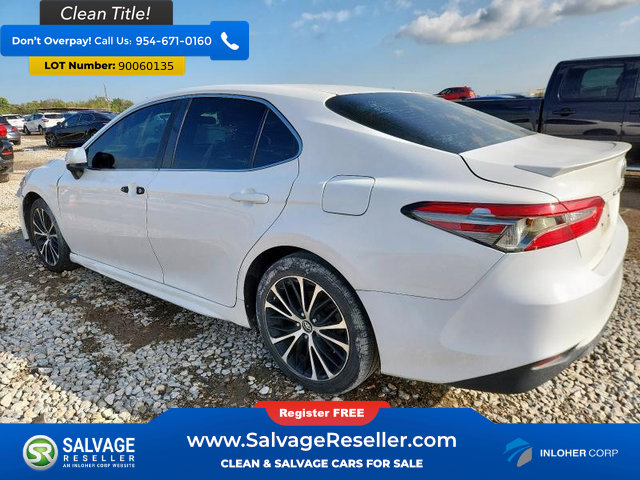 Used 2018 Toyota Camry SE image 3