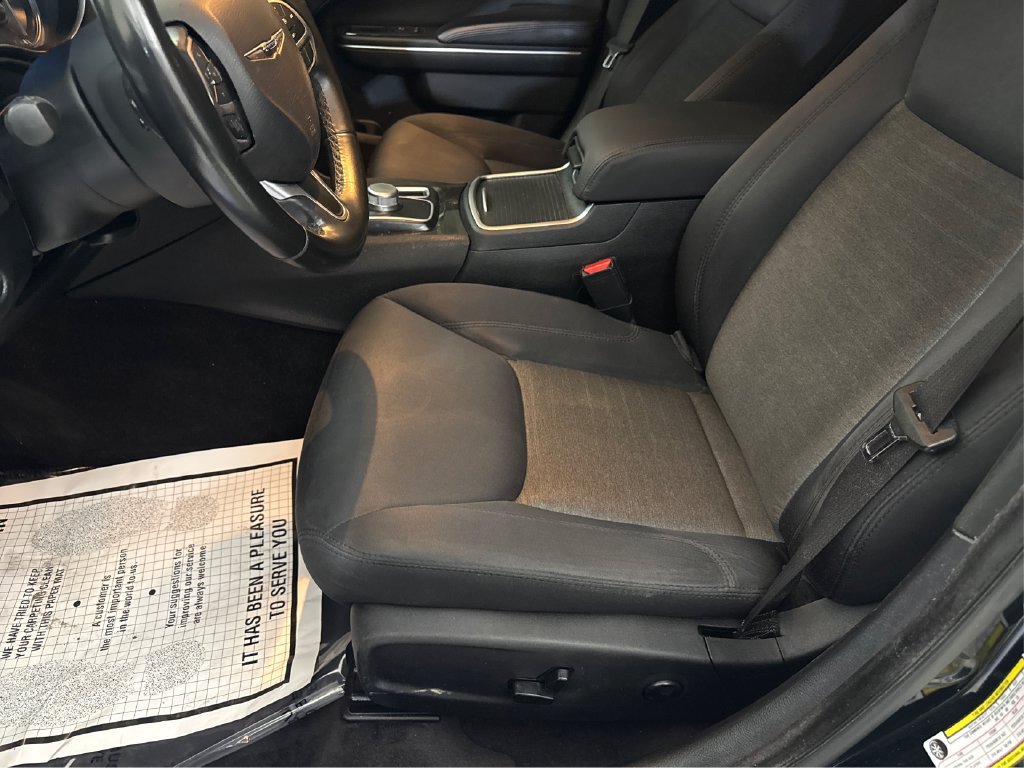 Used 2018 Chrysler 300 Touring w/ Driver Convenience Group RWD image 30