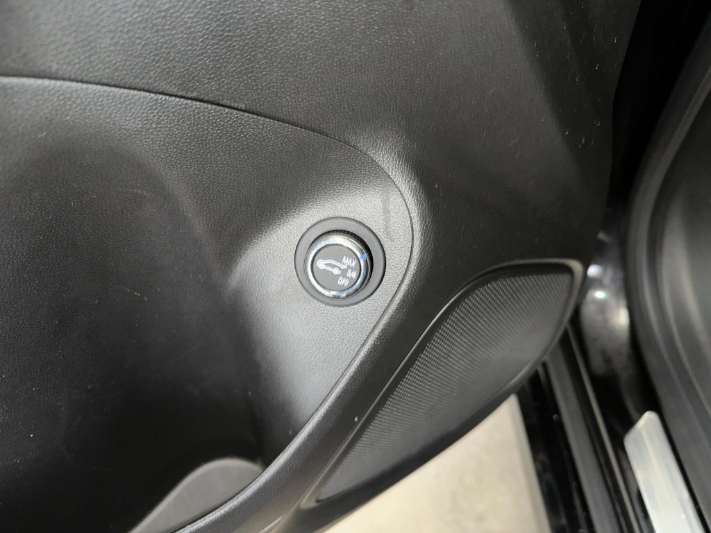 Certified 2023 Buick Encore GX Select w/ Sport Touring Package image 9