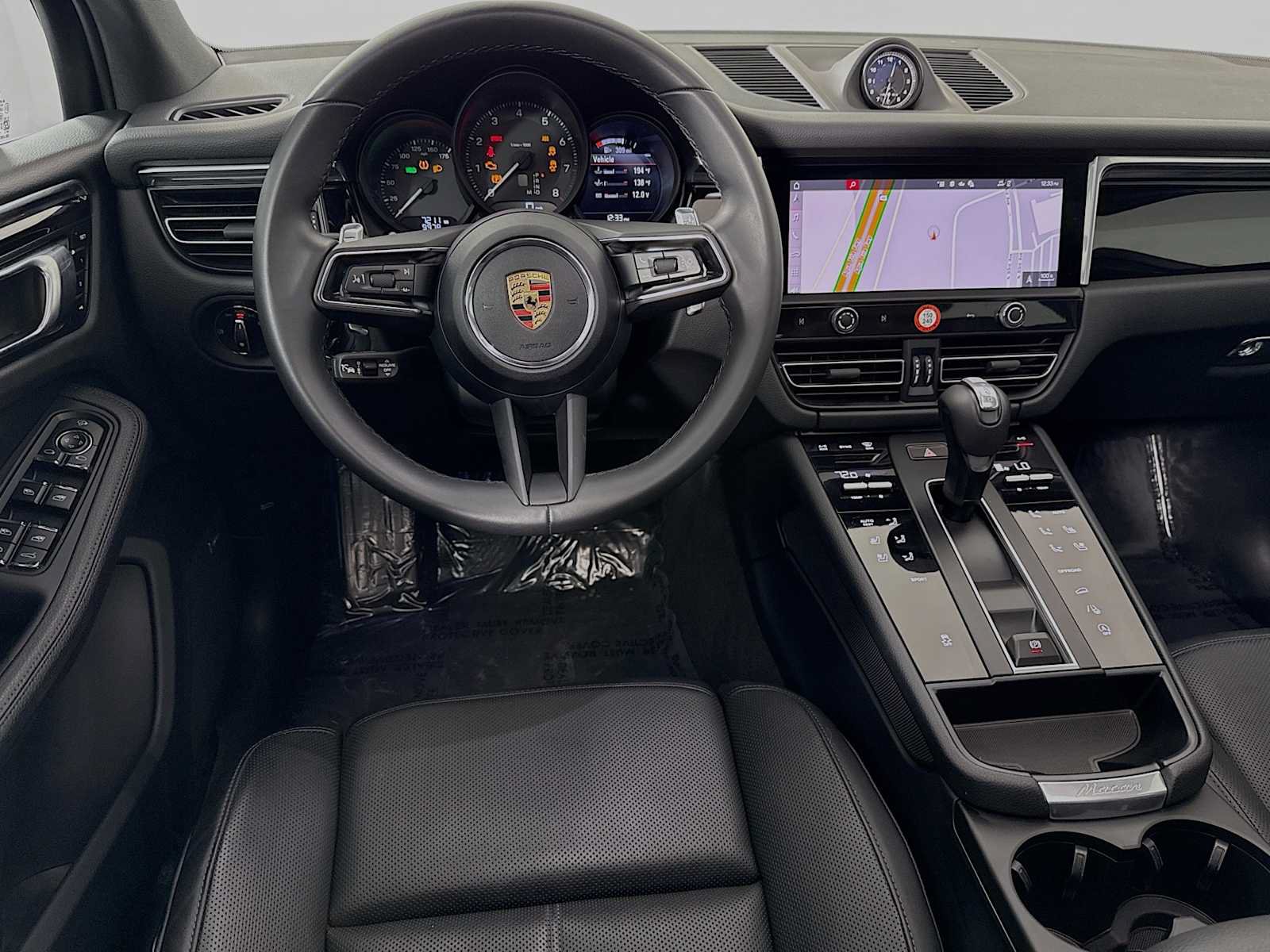 Certified 2025 Porsche Macan AWD/4WD image 24