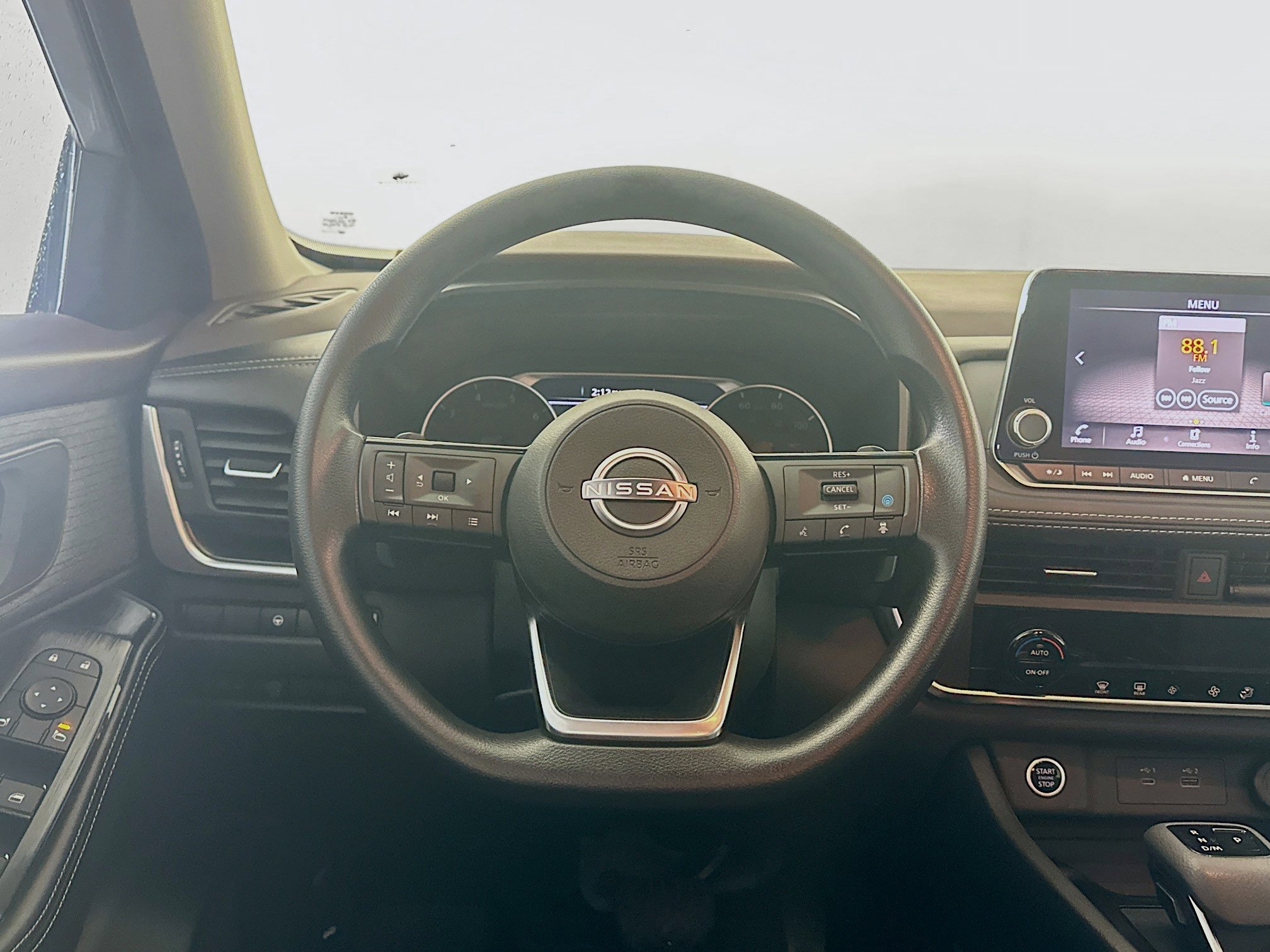 Used 2023 Nissan Rogue SV image 18