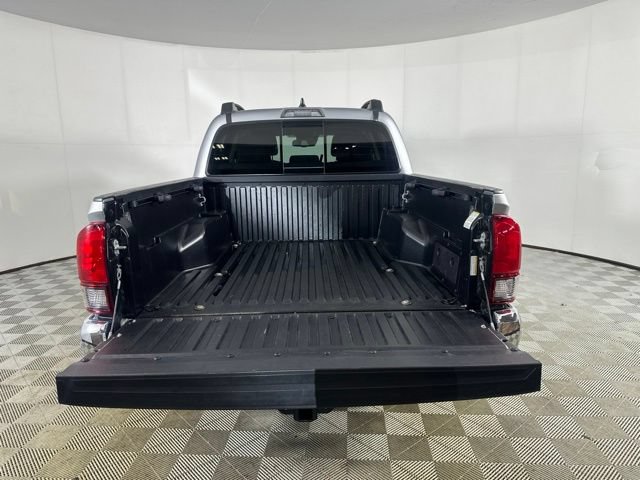 Used 2023 Toyota Tacoma SR5 AWD/4WD image 9