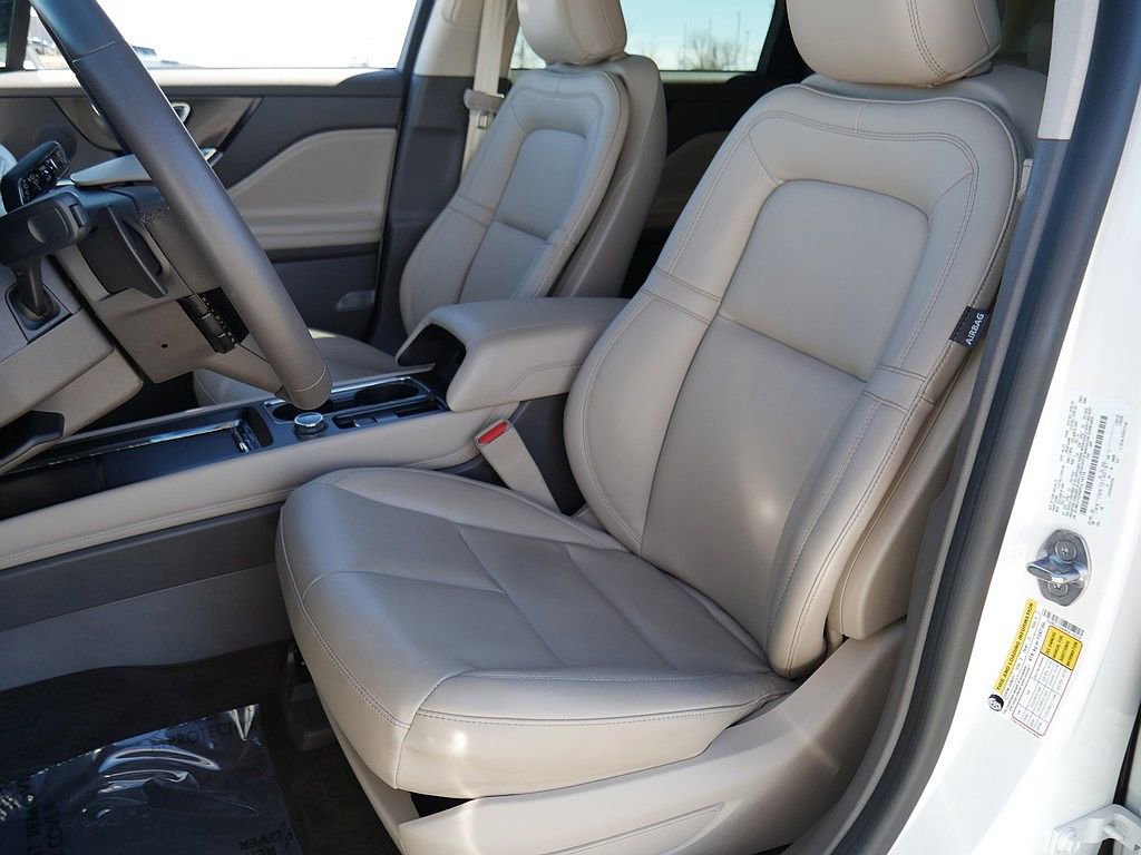 Used 2023 Lincoln Corsair AWD w/ Rear Removable Package Tray image 13