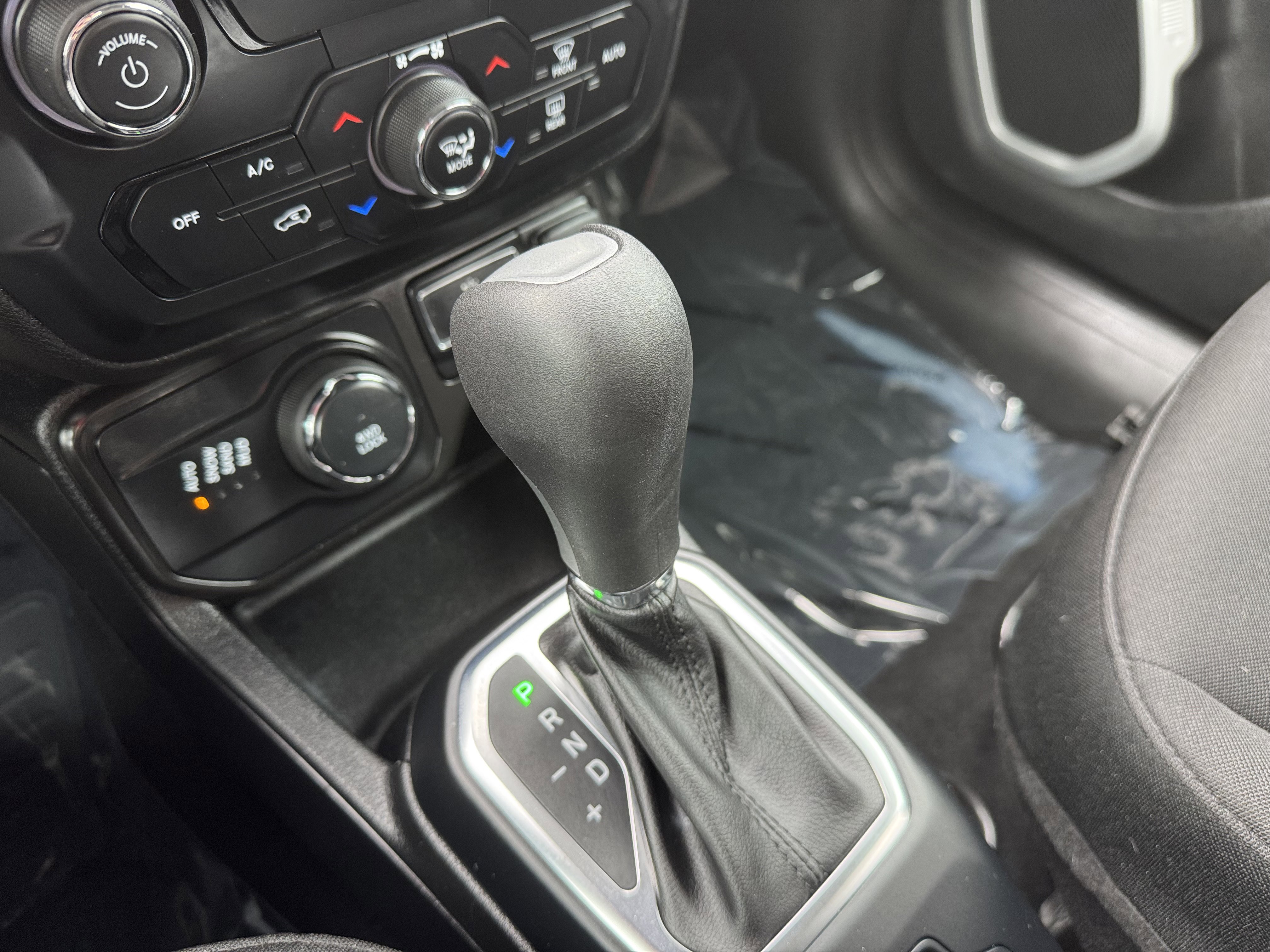 Used 2019 Jeep Renegade Sport w/ Sport Appearance Group AWD/4WD image 29