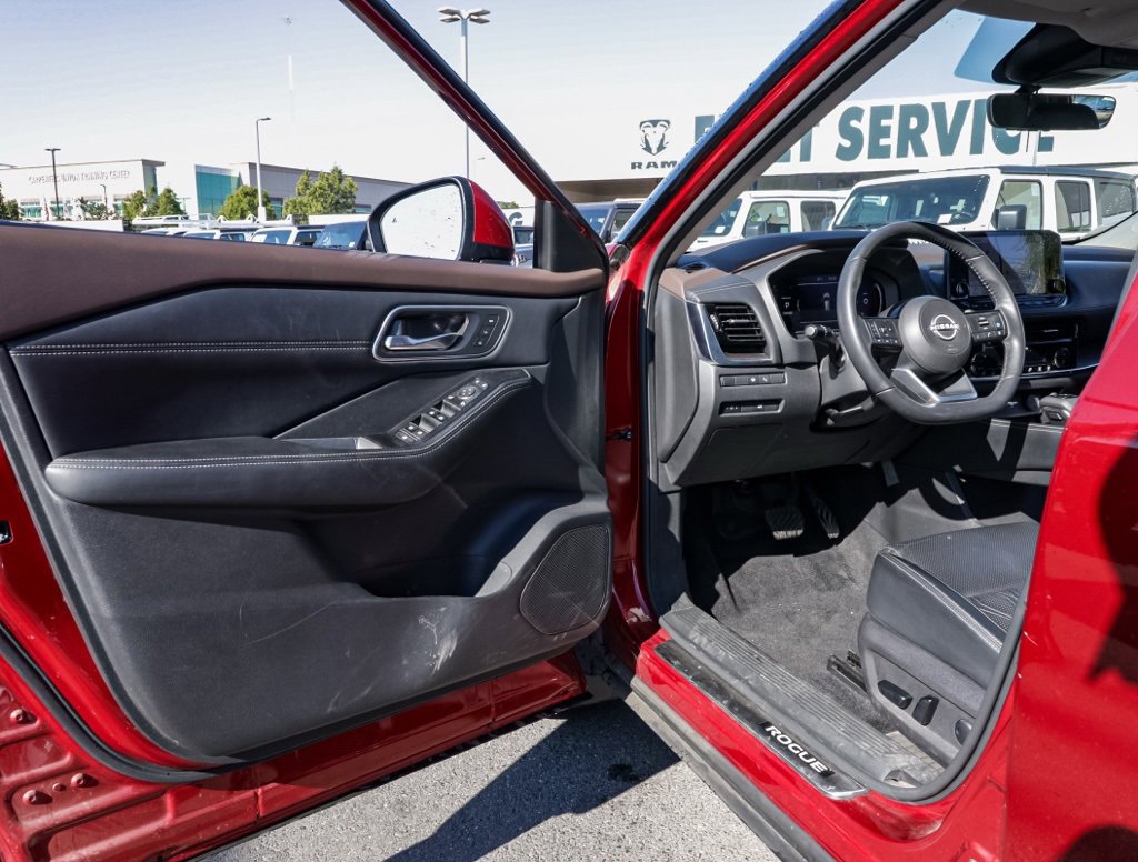 Used 2023 Nissan Rogue Platinum w/ Platinum Premium Package image 13