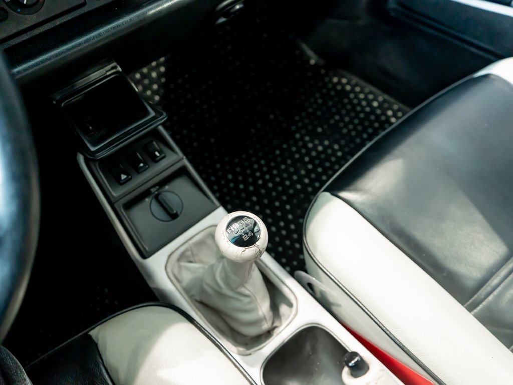 Used 1992 Porsche 911 Cabriolet image 18