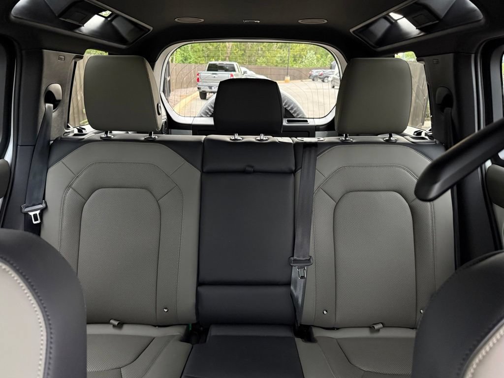 Certified 2026 Land Rover Defender 110 X-Dynamic SE AWD/4WD image 35