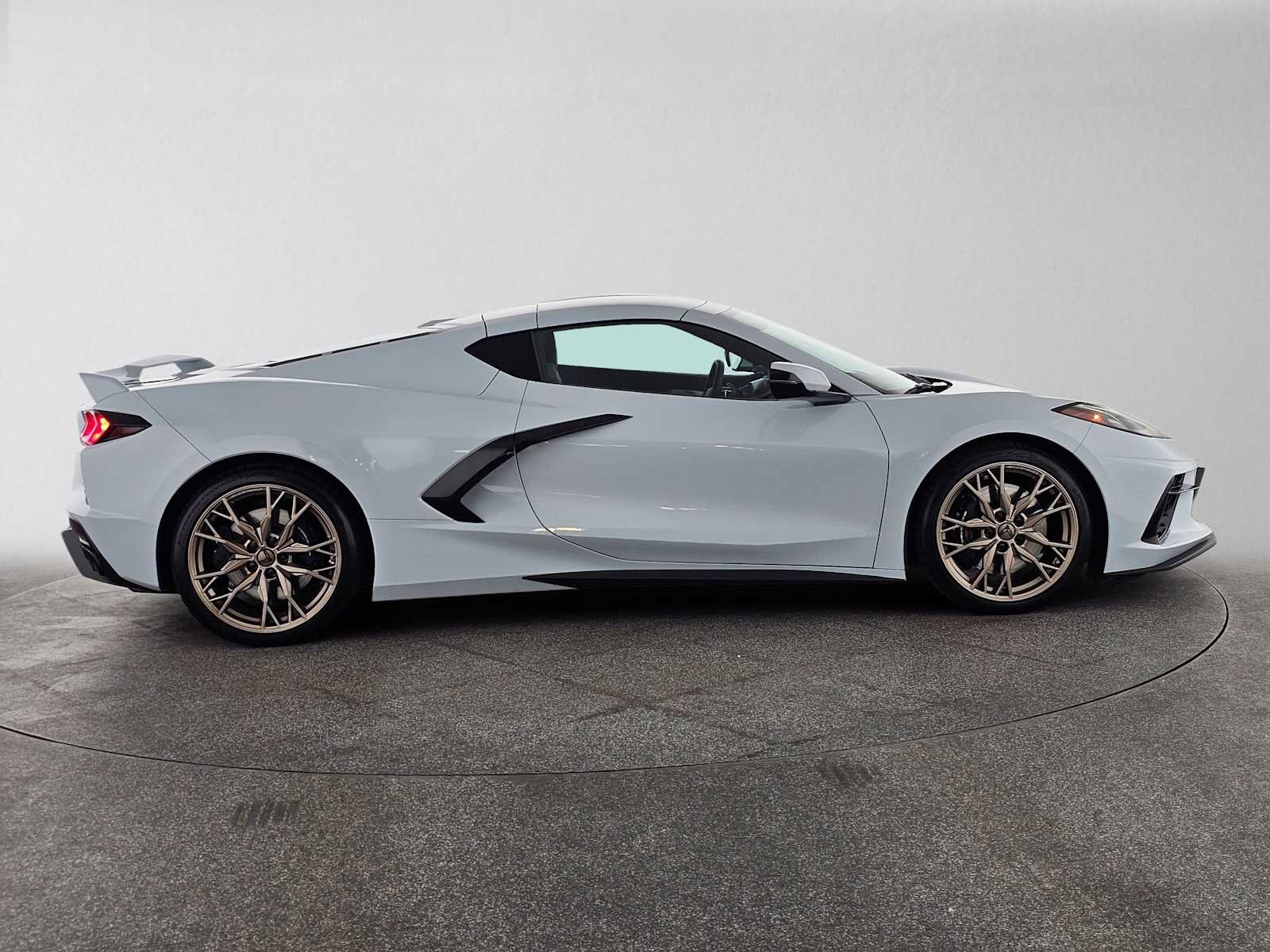 Used 2024 Chevrolet Corvette Stingray Preferred Cpe w/ Z51 Performance Package RWD image 2