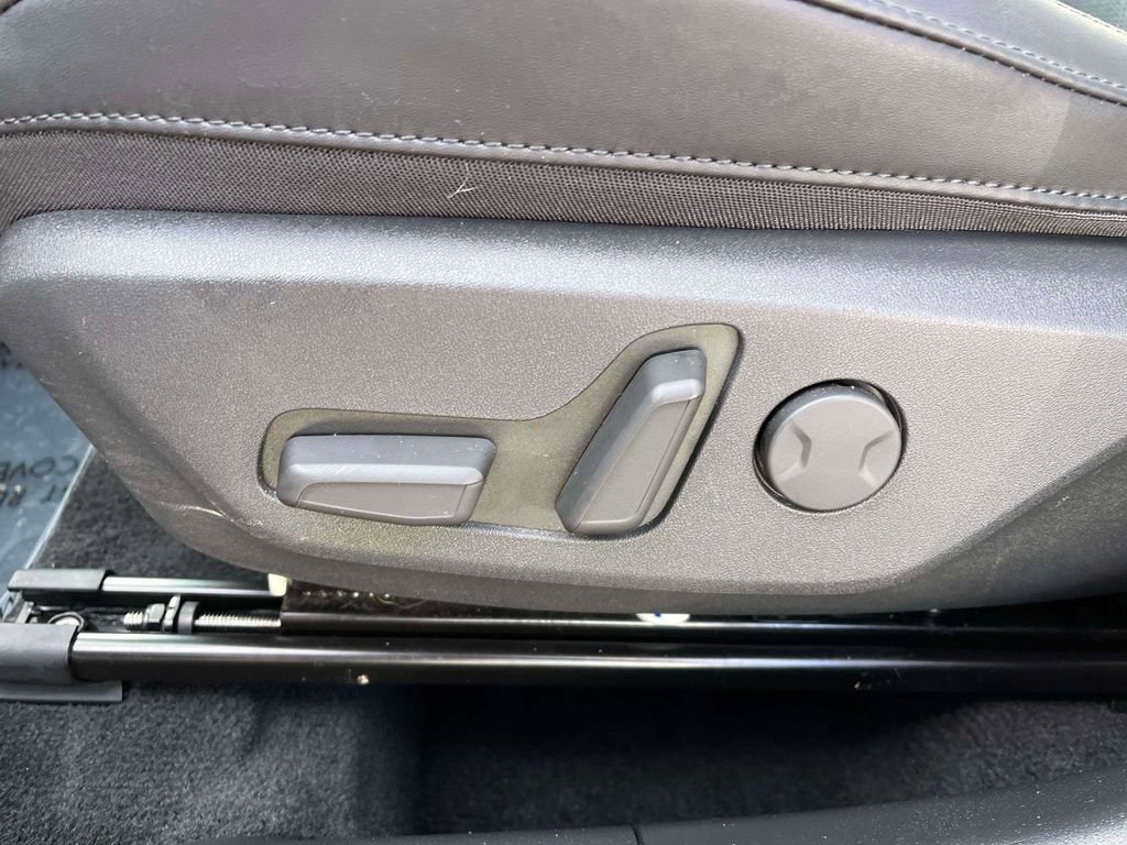 Used 2023 Kia Niro EX Touring image 16