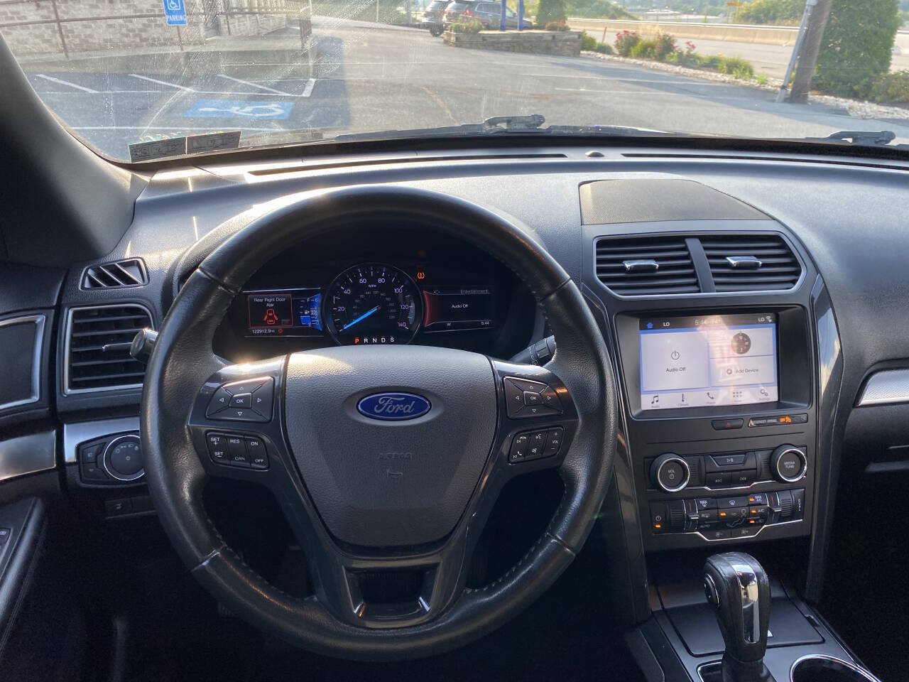 Used 2018 Ford Explorer XLT w/ Equipment Group 201A AWD/4WD image 25